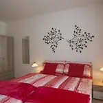 2 Bedroom Home Close To Prague Castle